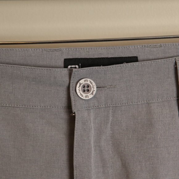 Travis Mathew Men's gray flat front Golf Shorts 38 10" inseam performance - Picture 3 of 6